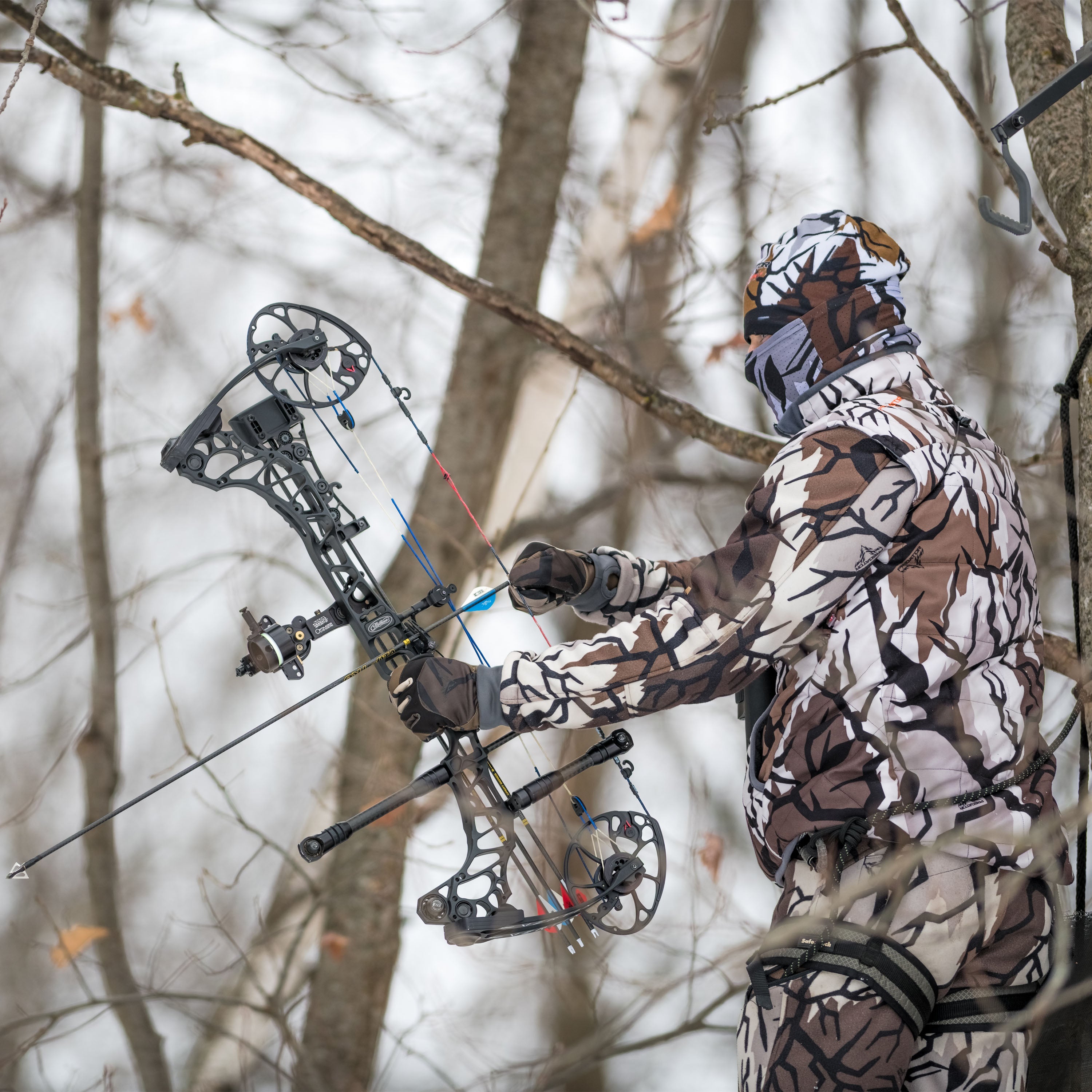 Predator Camo - Lifestyle 2 Ambush Insulated Vest - #color_fall-gray
