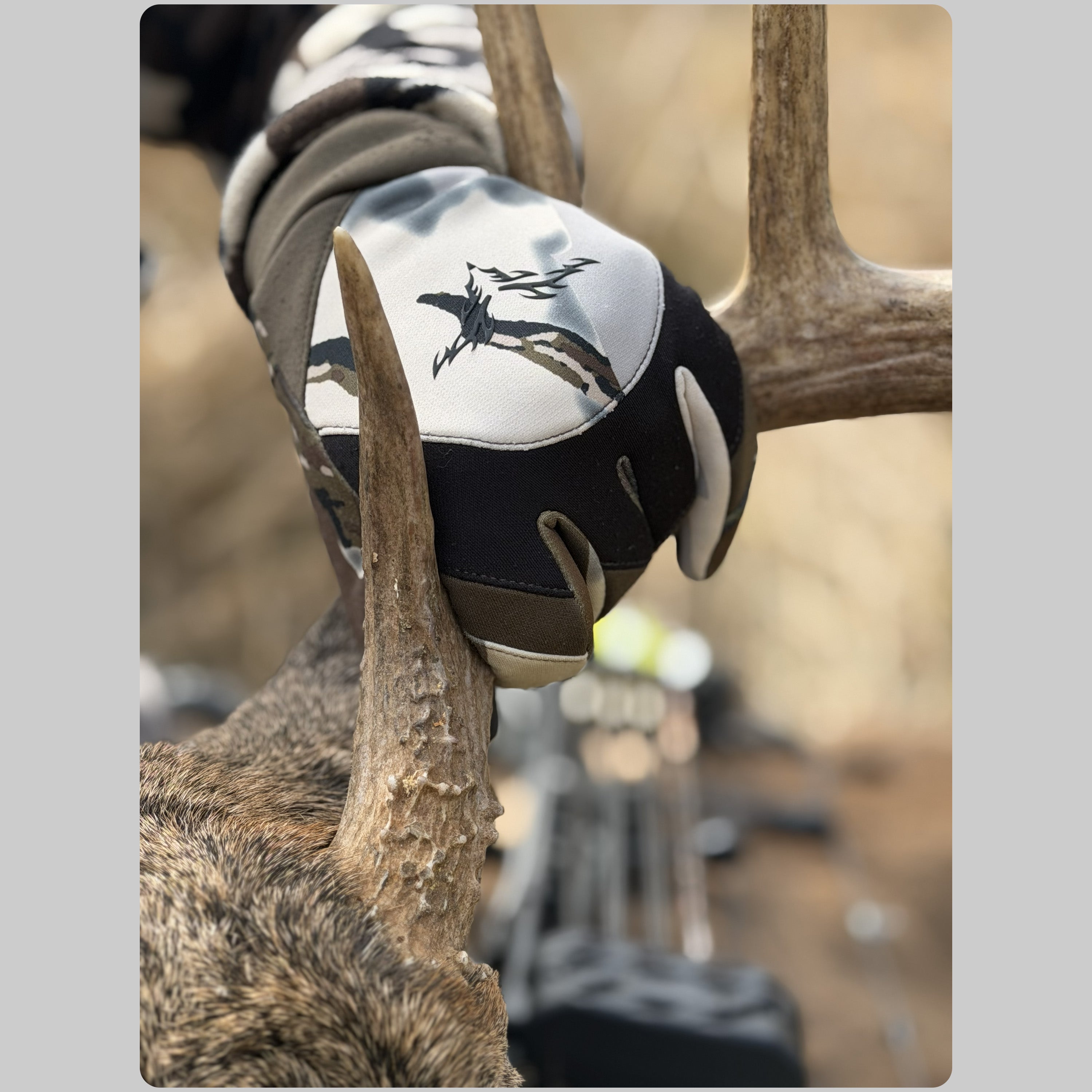 Predator Camo - Lifestyle 3 Midweight Touch Gloves - #color_brown-deception